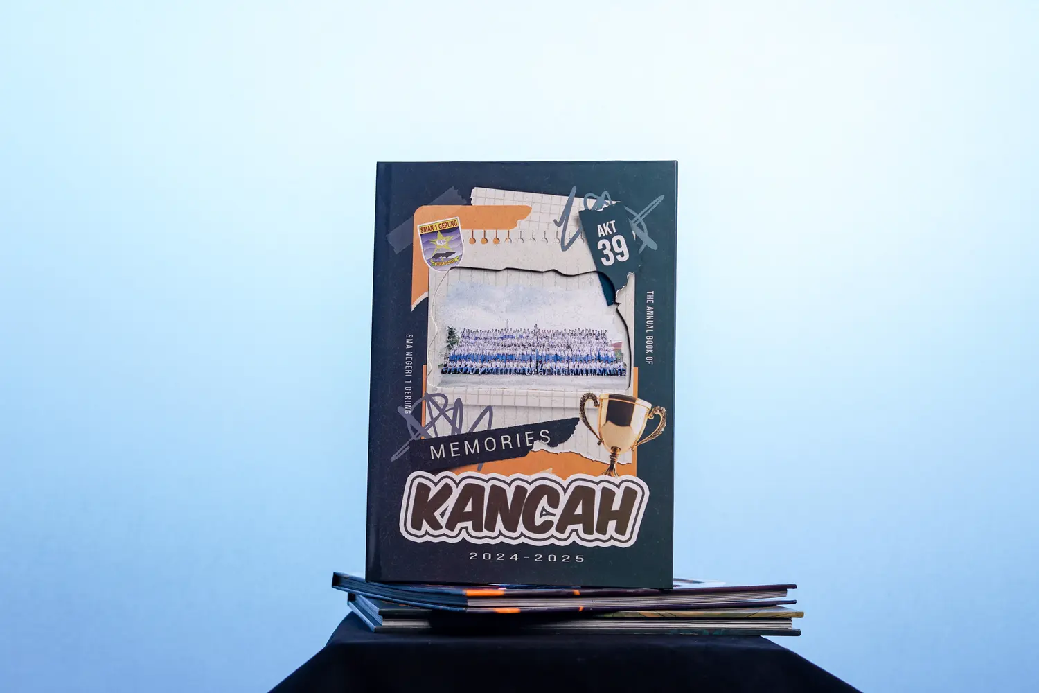 Buku tahunan dan pendamping digital
